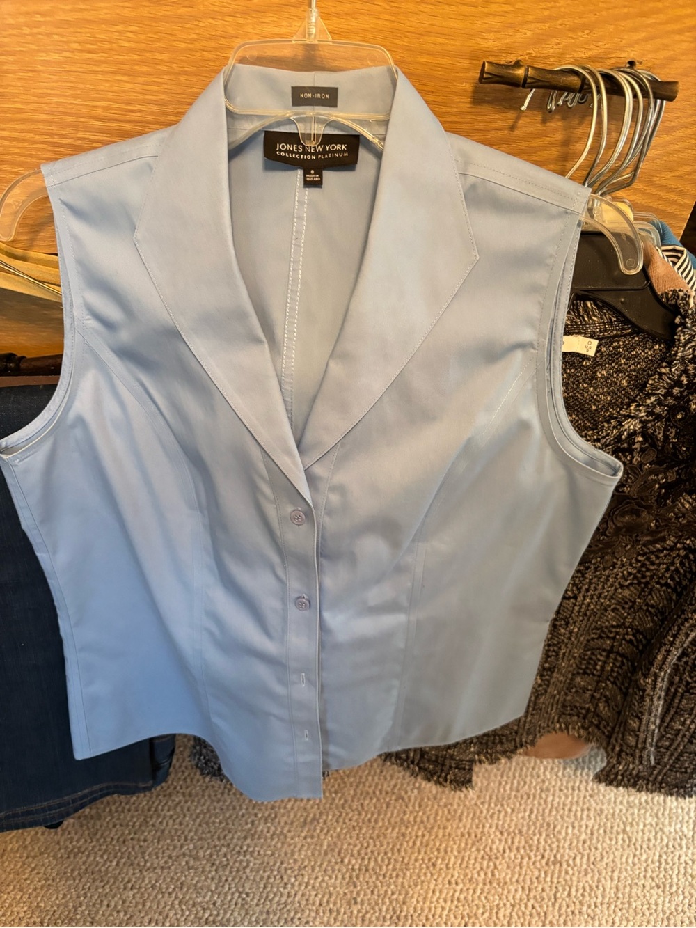 Jones New York Light Blue Sleeveless Collared Button Front Blouse